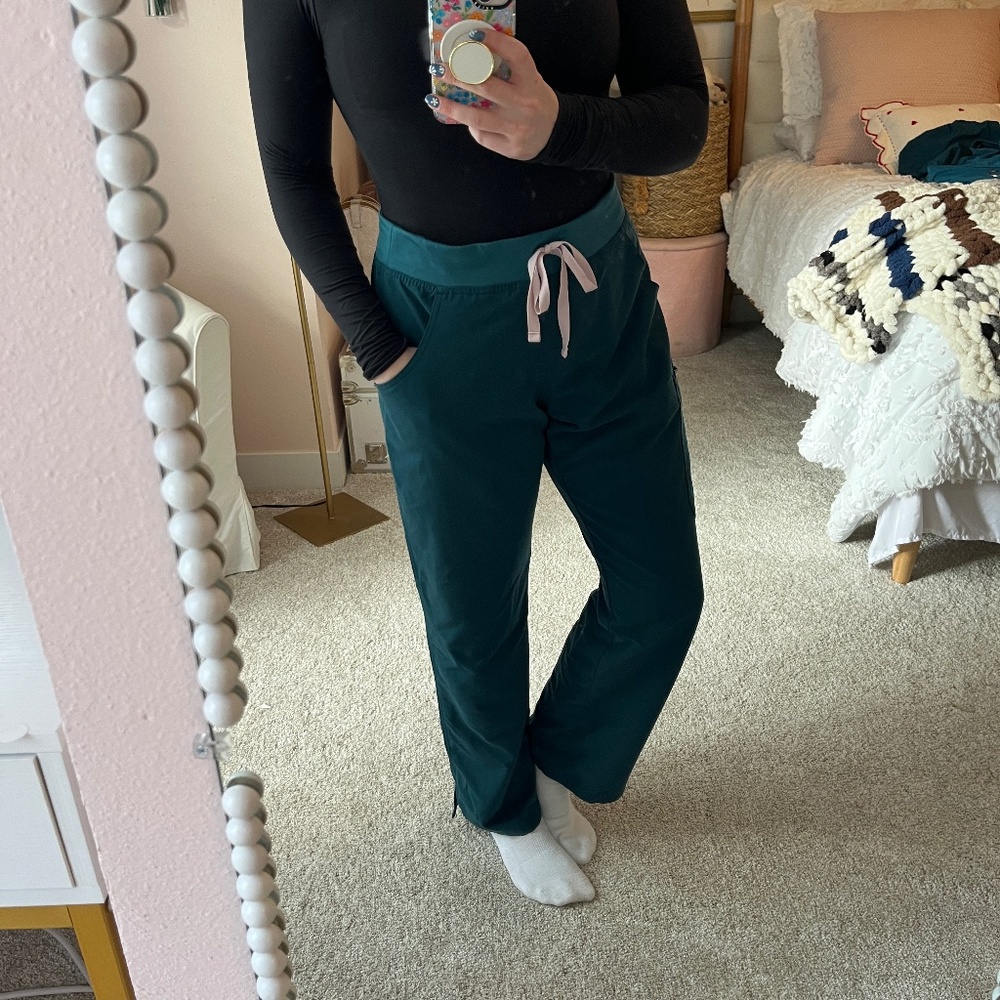 FIGS Straight leg Scrub Pants